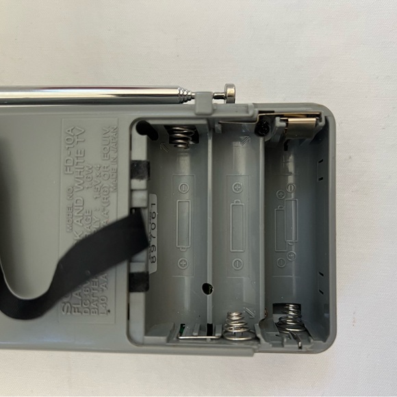 Sony Watchman TV FD-10A B&W Handheld Portable TV VHF/UHF 1987 WORKING Vintage - Picture 11 of 11